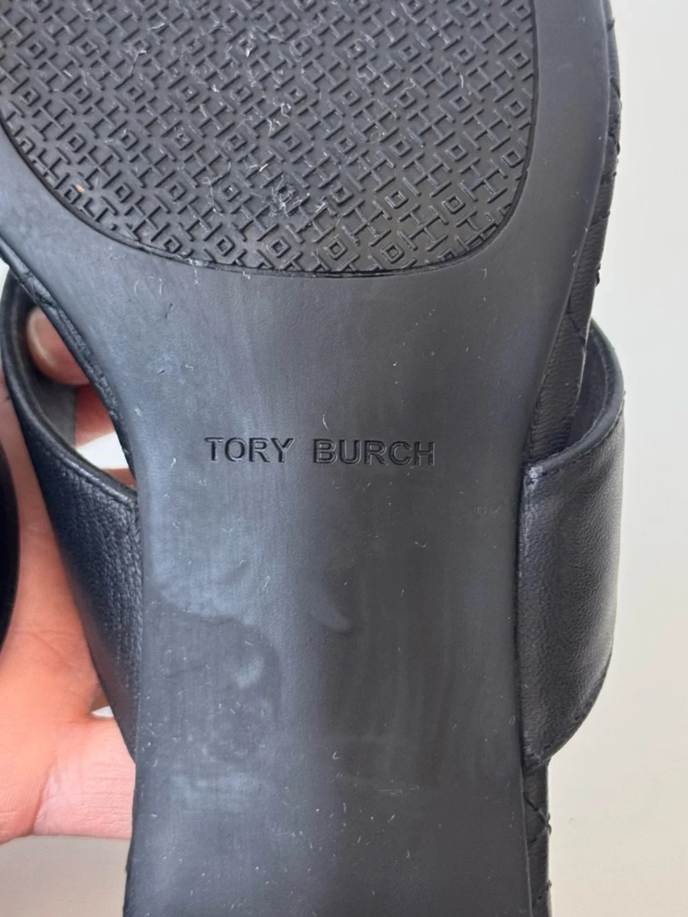 Tory Burch Black Pewter Leather Maybell Logo Thong Slip On Heel Sandals Size 7
